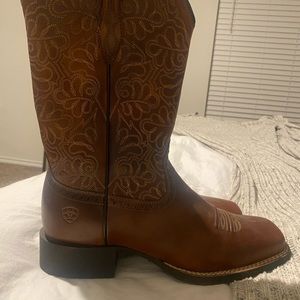 Women ariat boots size 6.5